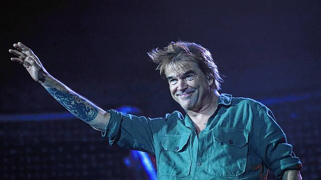 Die Hosen coverten den Ärzte-Hit &bdquo;Schrei nach Liebe&ldquo;, denn &ndash; wie Campino meinte &ndash; &bdquo;wir helfen ja immer ...