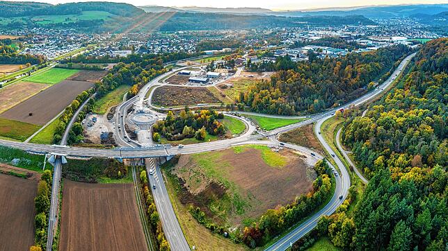 Die B 314 bei Lauchringen wird vom 10. bis 29. Oktober saniert. Dafür werden einzelne Strecken und die Auffahrt zur A 98 gesperrt. (Bild ...