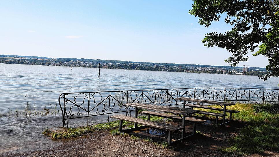 So sah der Seeuferweg nach dem hohen Bodenseepegel im Juni aus. Steigt der Wasserstand nach dem aktuellen Regen wieder an?