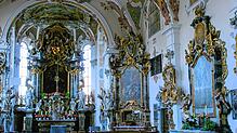 Reich verziert und üppig ausgestattet ist die barocke Kirche Sankt Bernhard in Wald. Hier findet im Januar ein Begrüßungsgottesdienst statt.
