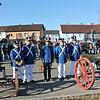 Kommandant und Kanoniere der Schützengesellschaft böllern das neue Jahr ein. Auf dem Bild von links: Michael Wenzel, Markus Behrendt, ...
