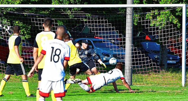 Bild 7: SV Eichsel dreht binnen drei Minuten das Spiel im Rothaus-Bezirkspokal zum 4:3-Sieg bei der SG Niederhof-Binzgen &ndash; und wir haben Bilder!