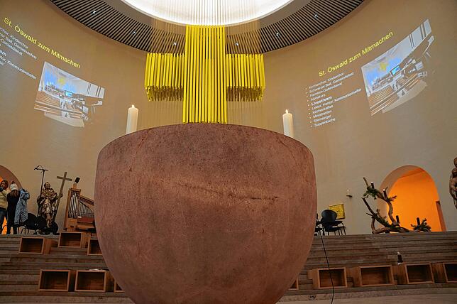Bild 4: Die schönsten Bilder der Feier der Altarweihe in der Kirche St. Oswald in Stockach (Teil 1)