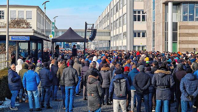 Betriebsversammlung bei RRPS im Januar: Sogar die Dächer seien undicht, so die Kritik der Beschäftigten.