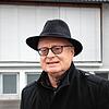 Wolf-Dieter Karle, Ortsvorsteher von Hindelwangen, vor dem Schulanbau, der bald für die Vereine umgebaut wird.