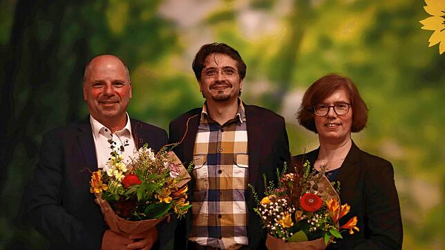Der Grüne Kreisverband (von links): Kandidat Martin Hahn, Parteisprecher Ahmad Al Hamidi, Ersatzkandidatin Christine Bernard.