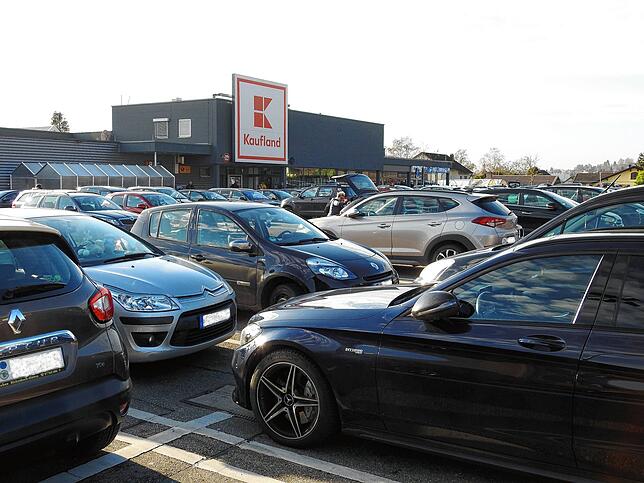 Viel Betrieb herrscht auf dem Kauflandparkplatz in Bad Säckingen. Hier kommt es folglich auch häufig zu Unfallfluchten.