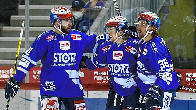 Was für ein Treffer! Mit einem tollen Solo erzielte Troy Bourke (Mitte) bei eigener Unterzahl gegen Berlin das 3:1 für die Wild Wings. ...