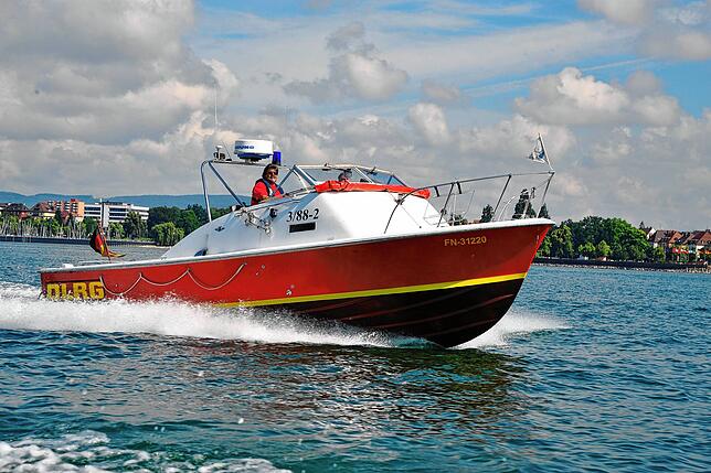 Bei Seenotfällen kann derzeit nur die DLRG zusammen mit der Wasserschutzpolizei Menschen aus dem Bodensee retten. Hubschrauber helfen ...