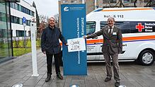 Mit etwas Verzögerung konnte der Konstanzer Bäcker Robert Martin (l.) seine Spende für die Mitarbeiter des Klinikums am Mittwoch übergeben.