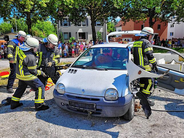 Bild 17: Alle Bilder von der Schauübung mit vielen Besuchern (Teil 1)