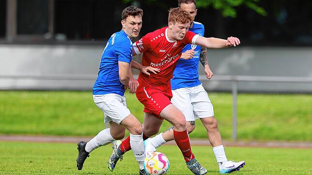 Die SG Reichenau (Linus Sydow, links) musste lange kämpfen, ehe de 1:0-Erfolg über die Spfr Owingen-Billafingen perfekt war.