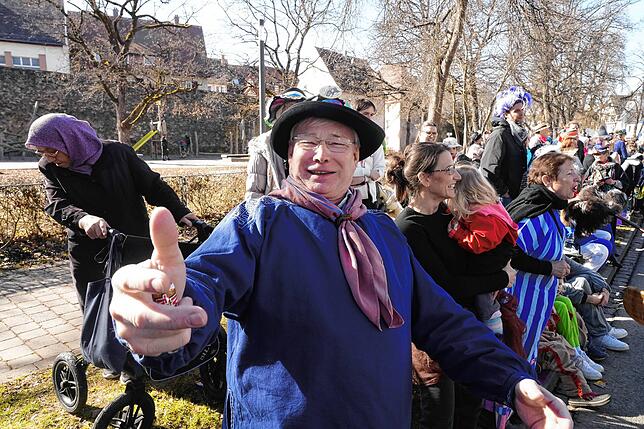 Bild 21: Villinger Fasnet-Umzug: Narren feiern bei strahlendem Sonnenschein – Die besten Bilder!
