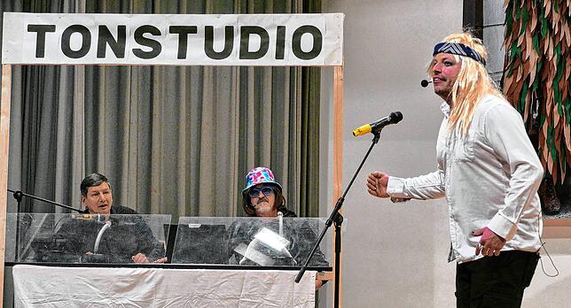 Der selbstgeschriebene Sketch des Elferats der Durbestecher spielte in einem Tonstudio.