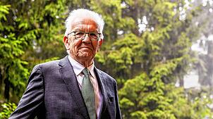 Ministerpräsident Winfried Kretschmann, hier im Nationalpark Schwarzwald Anfang September 2025, bricht auf zu seiner letzten Dienstreise.