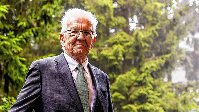 Ministerpräsident Winfried Kretschmann, hier im Nationalpark Schwarzwald Anfang September 2025, bricht auf zu seiner letzten Dienstreise.