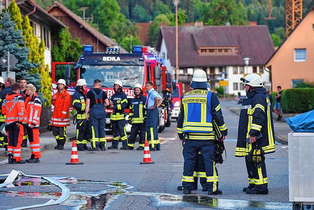 Rund 70 Feuerwehrleute aus Hüfingen und den Ortsteilen sind im Einsatz.
