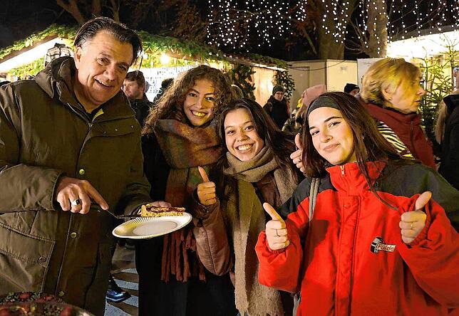 Bild 5: Hincooker auf dem Weihnachtsmarkt: Weihnachtsmann, Taschengeld vom Franz und 2000 Euro Spenden