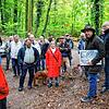Rund 50 Zuhörer kamen jüngst zu einer kleinen historischen Wanderung an die Schwedenschanze in Güttingen, bei der Kreisarchäologe Jürgen ...