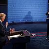 US-Präsident Donald Trump (l) und Herausforderer Joe Biden liefern sich einen Schlagabtausch.