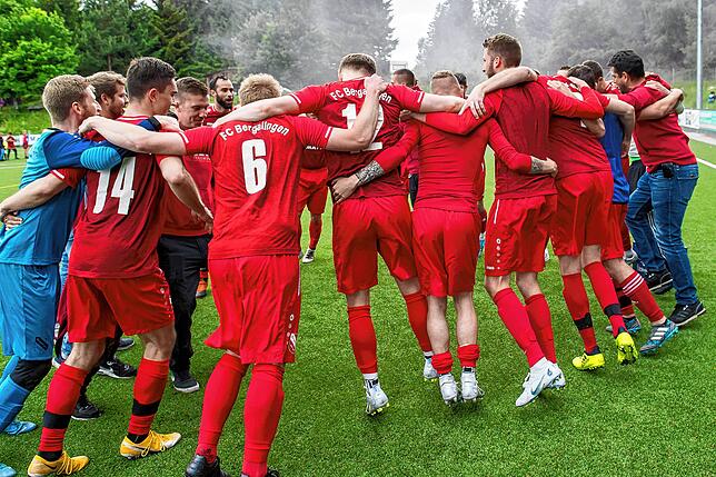 Bild 3: FC Bergalingen feiert den Titel durch einen 3:2-Sieg gegen den SV Buch II &ndash; und wir haben Bilder!