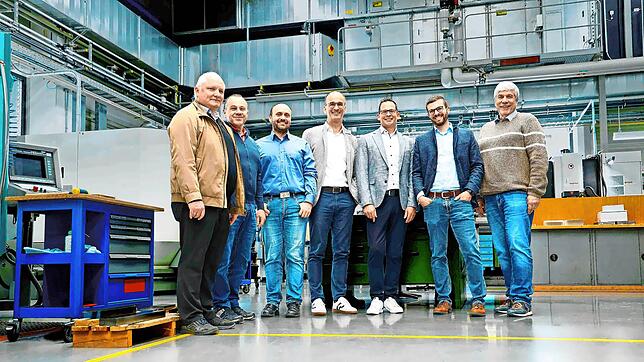 Die Kreistagskandidaten der Freien Wähler für den Wahlbezirk Schwarzwald beim Besuch des Schonacher Unternehmens Wiha (von links): Jens ...