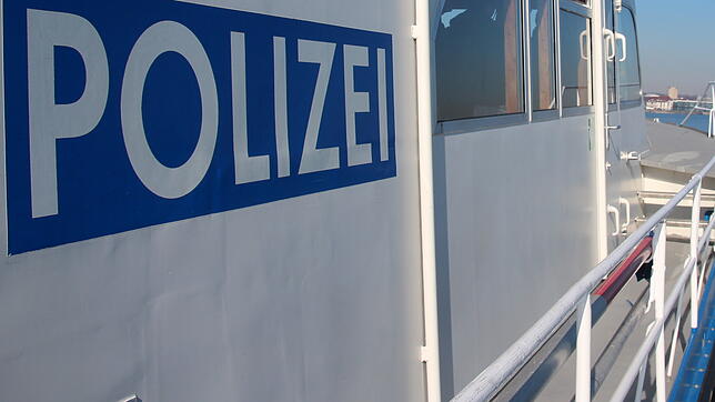 Die Wasserschutzpolizei, hier ein Archivbild, half am Sonntagabend bei Lindau zwei Anglern aus der Klemme, die sich mit einem Motorboot ...