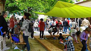 Jede Menge Unterhaltung und Verpflegung bot der Kindergarten Untersiggingen bei der Feier seines 50-jährigen Bestehens. Foto: Christiane ...