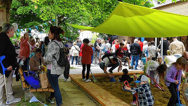 Jede Menge Unterhaltung und Verpflegung bot der Kindergarten Untersiggingen bei der Feier seines 50-jährigen Bestehens. Foto: Christiane ...