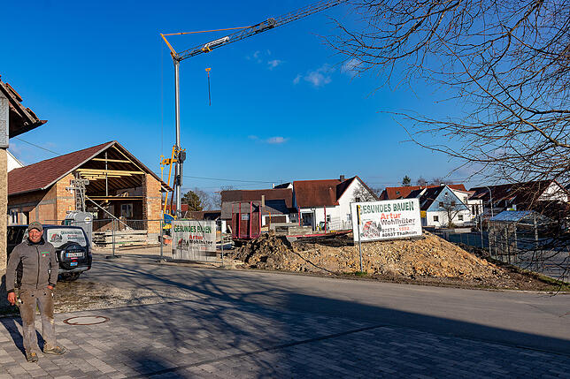 Das mittelständische Bauhandwerk der Region hat nicht nur bei Baumaßnahmen auf der grünen Wiese viel zu tun: Auch innerorts, wie hier in ...