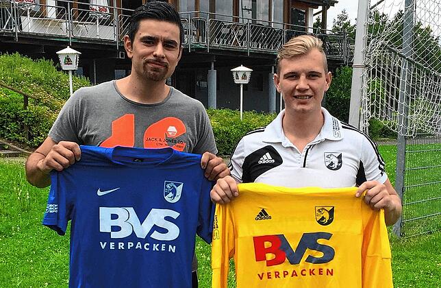 Lang ist es her: Gemeinsam mit Steffen Hönig (links) wechselte Kevin Simanowski im Sommer 2016 vom FC Weizen zum FC Erzingen.