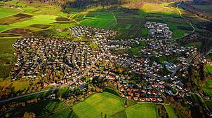 Ein Luftbild von Nenzingen von Dezember 2022 mit Blick über alle Grundstücke. Die Grundsteuer auf diese sorgte nun im Gemeinderat für ...