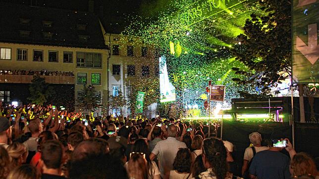 Ohne Konfetti geht es nicht: So bunt war der Auftritt von Mark Forster beim Festival Stars in Town in Schaffhausen.