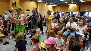 Die Stadtmusik Waldshut bei ihrem Einmarsch in die Waldshuter Stadthalle zum Auftakt ihres Kinderkonzerts unter dem Motto „Manege frei“. ...