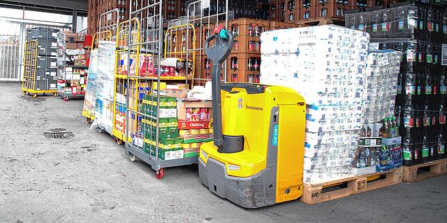 Keine Angst vor Engpässen: Die Lager ihrer Konstanzer Filialen sind gut gefüllt, wie die drei vom SÜDKURIER angefragten Supermarktketten ...