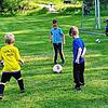 Endlich wieder Fußballspielen: Aufgrund der niedrigen Infektionszahlen ist Training auch ohne Testpflicht wieder möglich. Jede Menge ...