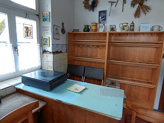 Im Backhaus wurde noch bis 2018 am Wochenende 250 Laibe Brot gebacken und verkauft, hier der Verkaufsraum.