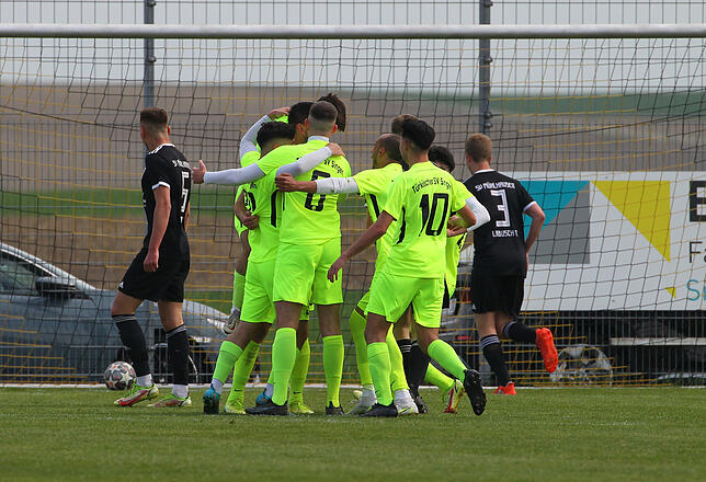 Bild 20: Die besten Bilder vom Spitzenspiel der Bezirksliga Bodensee zwischen Mühlhausen und dem TSV Singen