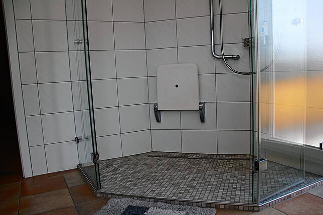 Unebenheit bei der Duscheinlassung: Bereits wenige Zentimeter können den Unterschied machen.