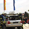 Groß ist das Interesse beim Blaulichttag bei der Demonstration der Rettungskette bei einem Verkehrsunfall mit eingeklemmter Person. ...