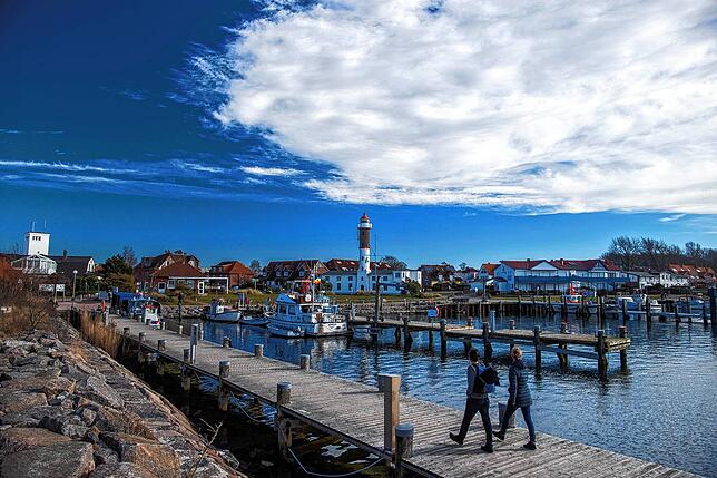 Urlaub in Deutschland – hier der Hafen von Timmendorf an der Ostsee – haben in der Coronazeit an Zuspruch gewonnen. Das ...