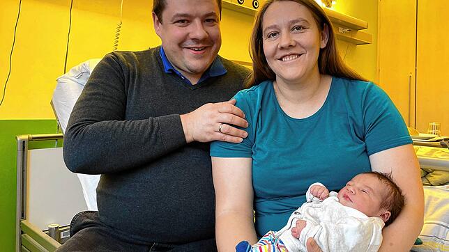 Tamara und Stefan Schuldis aus St. Georgen freuen sich über den Nachwuchs: Die kleine Merle Leonie war in der Neujahrsnacht das erste ...