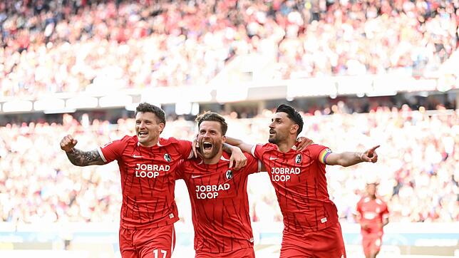 Stürmen die Freiburger um Lucas Höler (M.) erstmals in die Champions League?