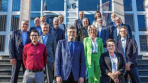 Eine Delegation aus dem Landkreis Waldshut mit Landrat Martin Kistler (vorn, Mitte) war zu Gast in der Zentrale der Fachhochschule des ...