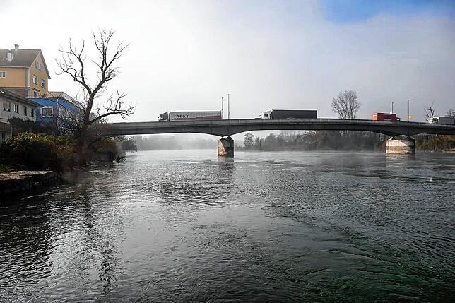 Die Zollbrücke zwischen Koblenz und Waldshut ist fast 100-jährig.