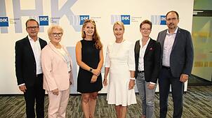 Beim Sommerfest: IHK-Hauptgeschäftsführer Thomas Albiez mit IHK-Vizepräsidentin Bettina Schuler-Kargoll, Gastrednerin Tanit Koch, ...