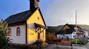 Mit vielen Anlässen in diesem Jahr begeht das Dorf sein 700-jähriges Jubiläum. Der Dorfmittelpunkt ist die Marienkapelle.