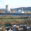 Die Dampffahne aus dem Schweizer Atomkraftwerk Leibstadt hüllt die Gemeinde Dogern an manchen Stellen in Schatten.