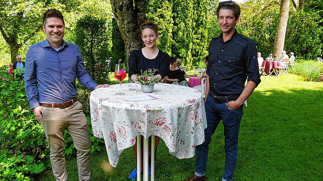 Bürgermeister Holger Mayer, hier mit Anna und Vallery Theiss (von links) genoss zum ersten Mal die besondere Atmosphäre bei den ...