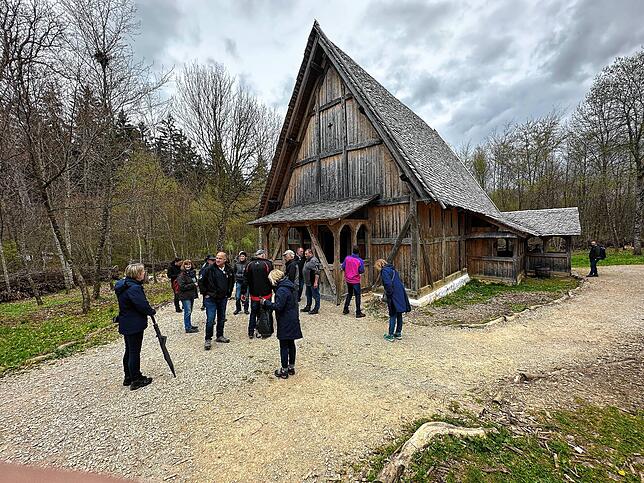 Ein besonderes Schmuckstück auf dem Campus Galli ist diese Holzkirche, ein Besuchermagnet.